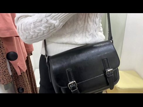 ❤️ Ommaviy onanizm yosh kaltak FeralBerry bir dildo bilan fitting xonasida ️ Anal pornoda bizda ❌