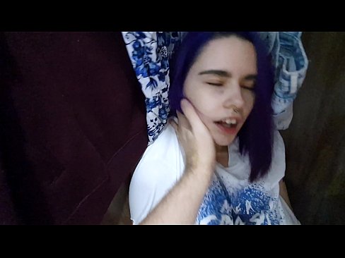 ❤️ Shkafda mening singlimni topib, unga yordam berdi ️ Anal pornoda bizda ❌